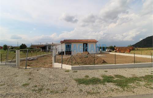 Villa In Vendita a Cavour