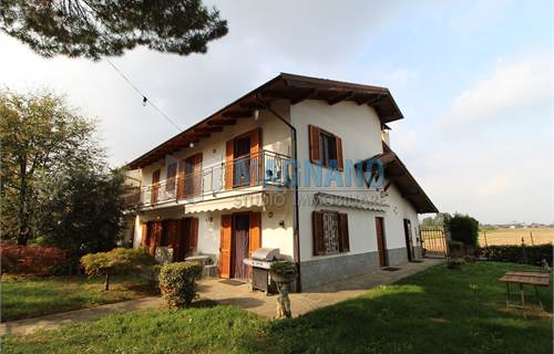 Villetta indipendente ristrutturata in zona tranquilla e verde